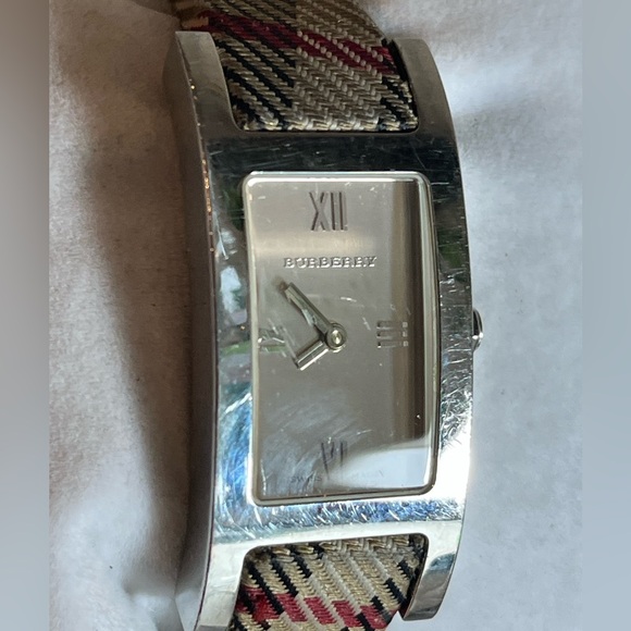 Burberry Nova Check ladies Watch BU1015 Case Silver fabric canvas strap. - Picture 3 of 12
